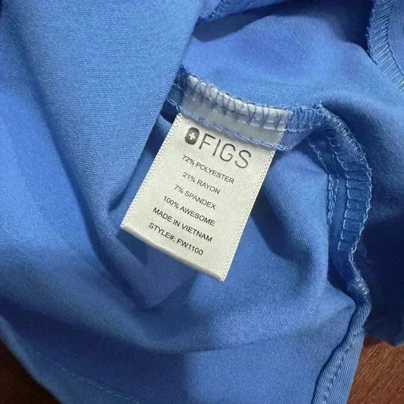 Figs Womens Light Blue Small V Neck Two Pocket Scrub Top Technical Collection - Picture 4 of 4